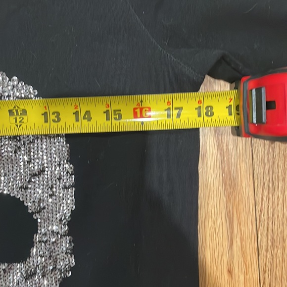 Small. NWT. Express SEQUINED GRAPHIC SWEATSHIRT - SKULL - Picture 5 of 5